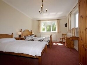 Cots/infant beds, free WiFi - Cider Cottages (Ringwood)