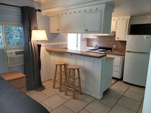 Rum - 1 queensize-säng | Vardagsrum | Tv