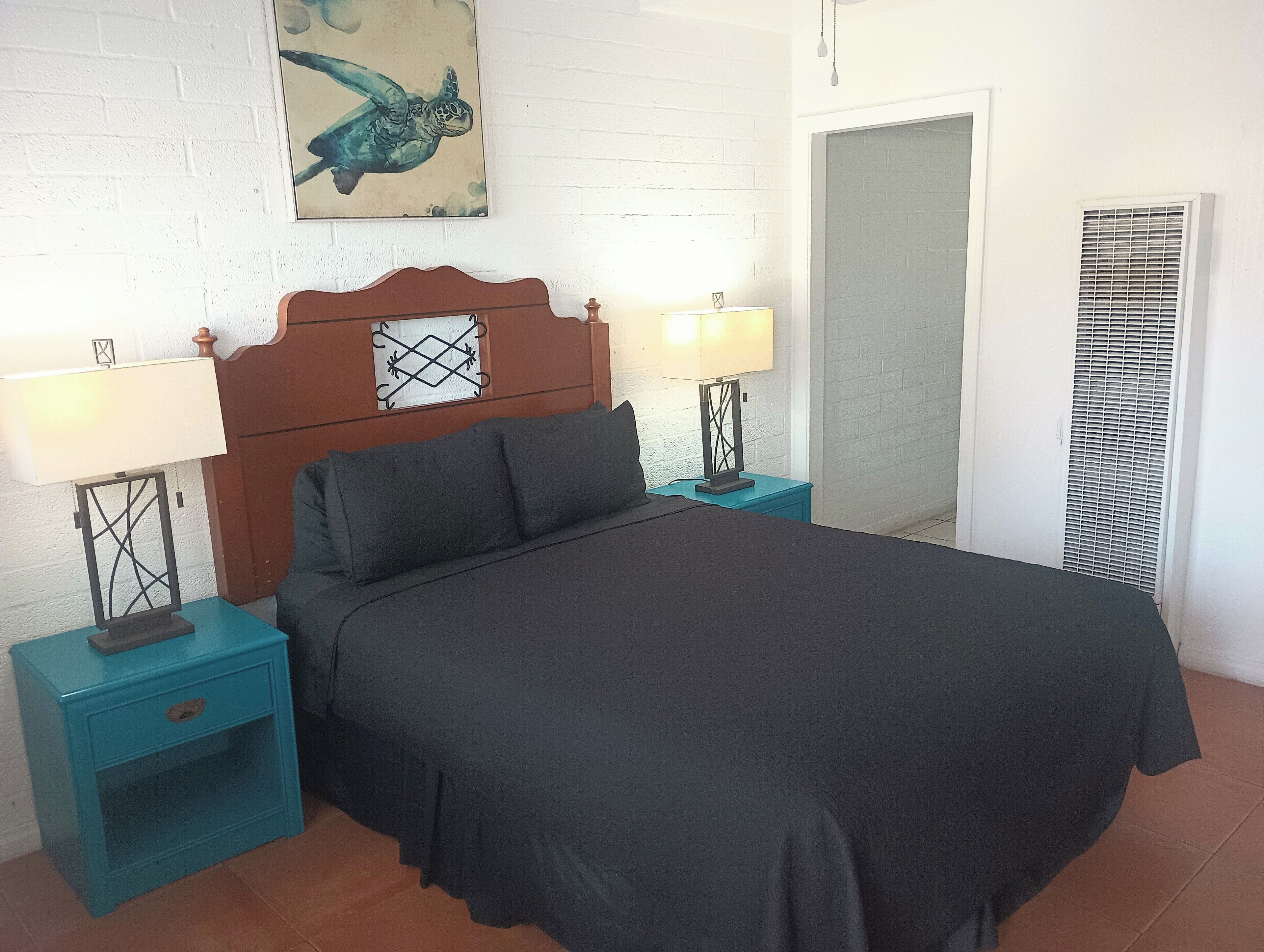 1 Queen Bedroom, with Kitchen | Premium bedding, free WiFi, bed sheets