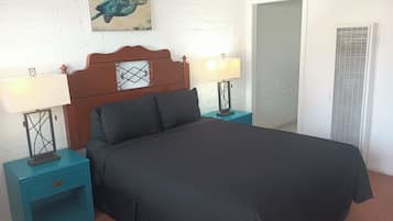 1 Queen Bedroom, with Kitchen | Premium bedding, free WiFi, bed sheets