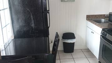 Refrigerador, microondas, cafetera/tetera