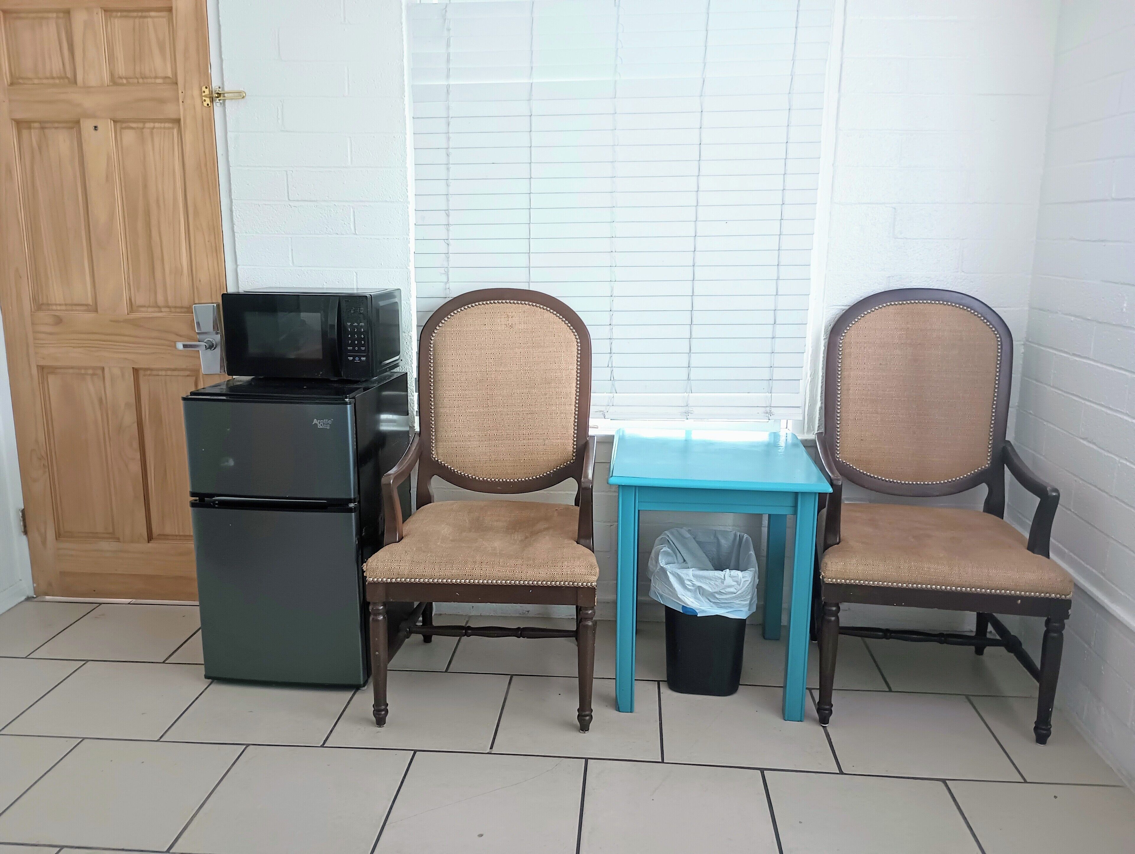 1 Queen Bedroom, with Kitchenette | Premium bedding, free WiFi, bed sheets