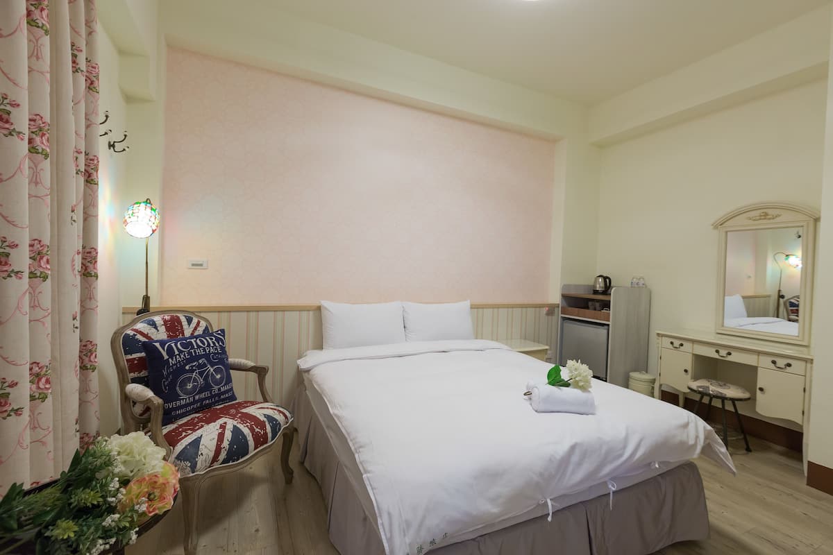 Tweepersoonskamer, 1 tweepersoonsbed | 1 slaapkamer, luxe beddengoed, een bureau, gratis wifi