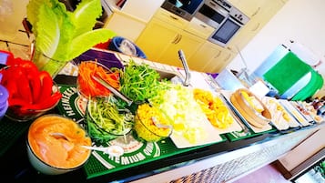 包含每日当地美食早餐