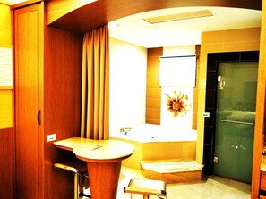 Monarch Deluxe Double Room | Bathroom | Shower, hair dryer, slippers, towels - Bora Bora Bed and Breakfast (Hengchun)