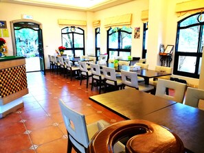 Lobby sitting area - Bora Bora Bed and Breakfast (Hengchun)