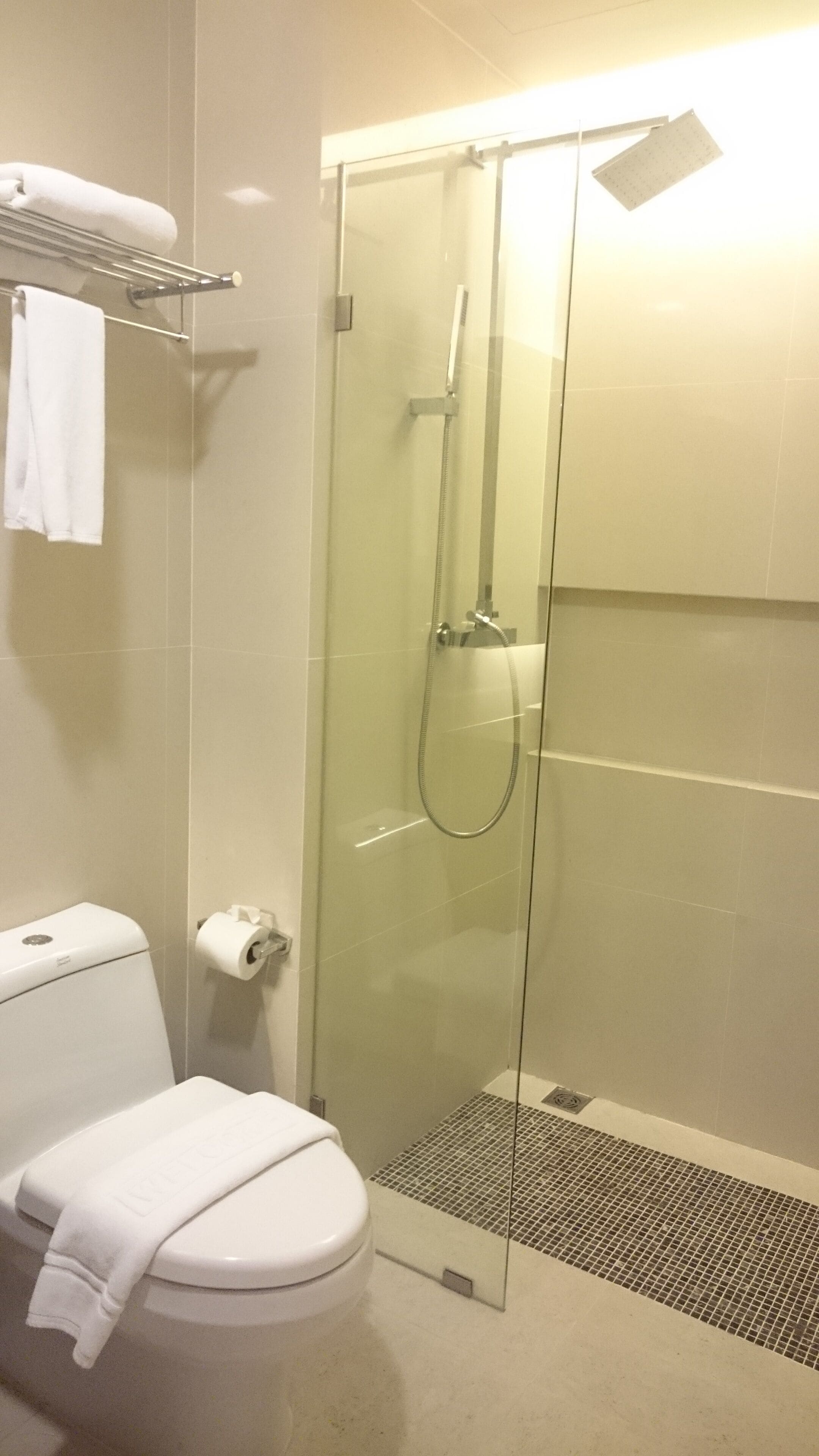 studio twin room | bathroom | free toiletries, hair dryer, bathrobes, bidet