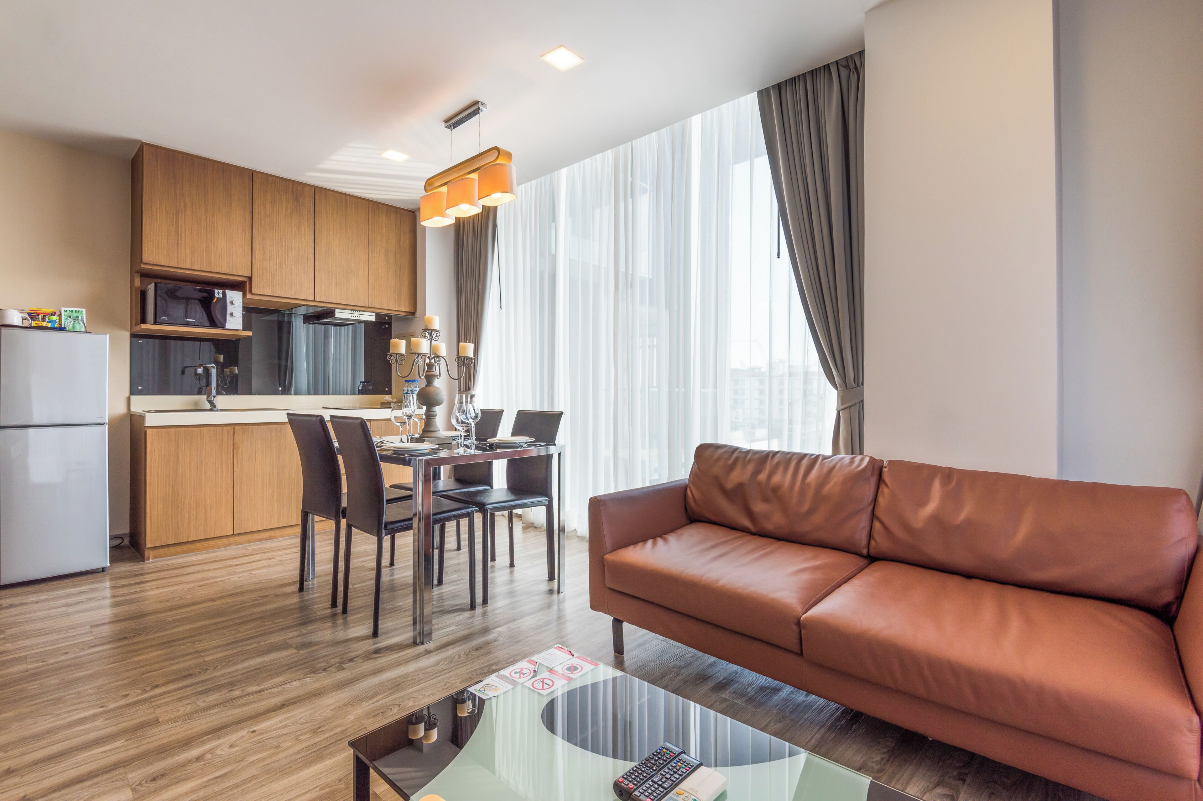 Suite, 2 Bedrooms | Ruang tamu | 24 inci televisyen LCD dengan kabel, TV 