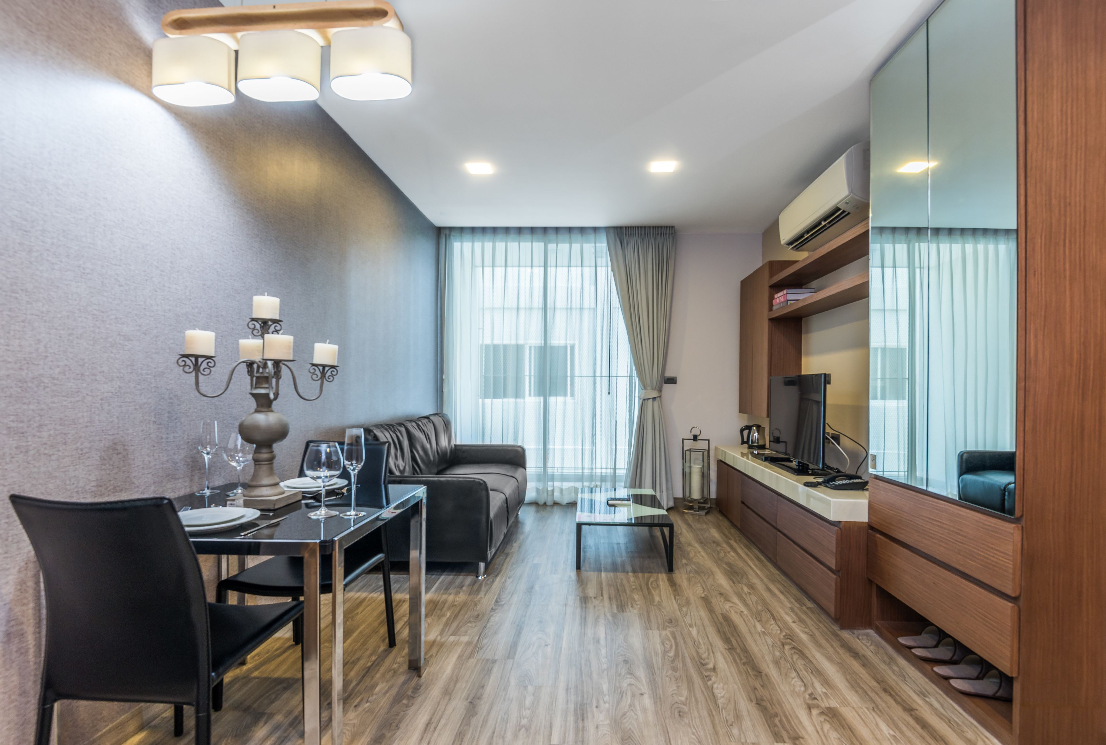 suite, 2 bedrooms | living area | 24-inch lcd tv with cable channels, tv