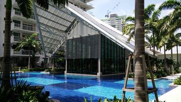 Kolam renang terbuka