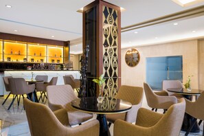 Frokost, lunsj og middag serveres, indonesiske retter 