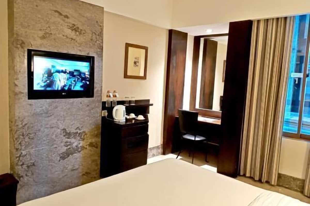 Caja de seguridad en la habitación, escritorio y cunas gratuitas