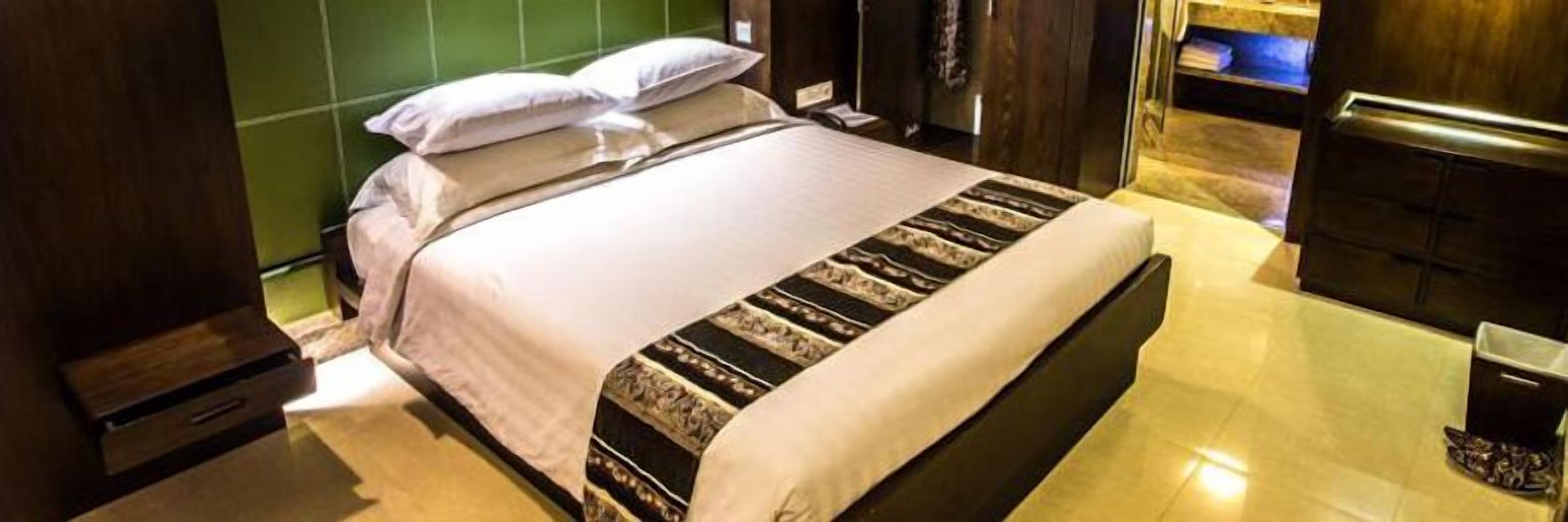 Sviitti | Tallelokero huoneessa, työpöytä, ilmaiset vauvansängyt, lisävuoteet