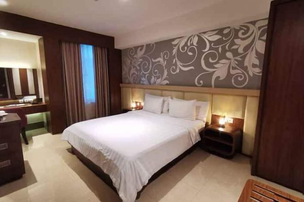 In-room safe, desk, free cribs/infant beds, rollaway beds