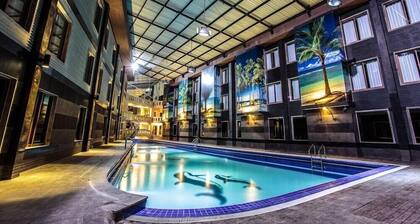 Crown Victoria Hotel