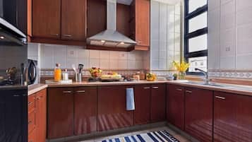 Apartment, 2 Bedrooms | Private kitchen