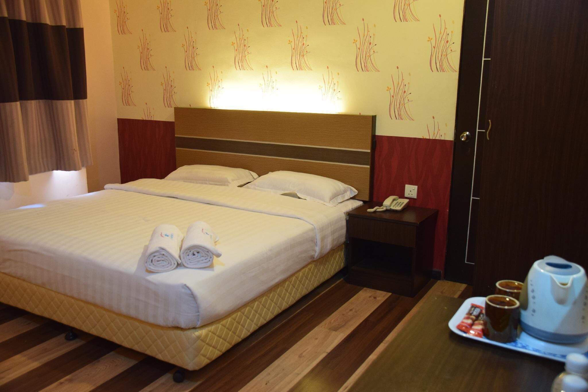 deluxe double room, 1 queen bed | desk, blackout curtains, iron/ironing board, free wifi