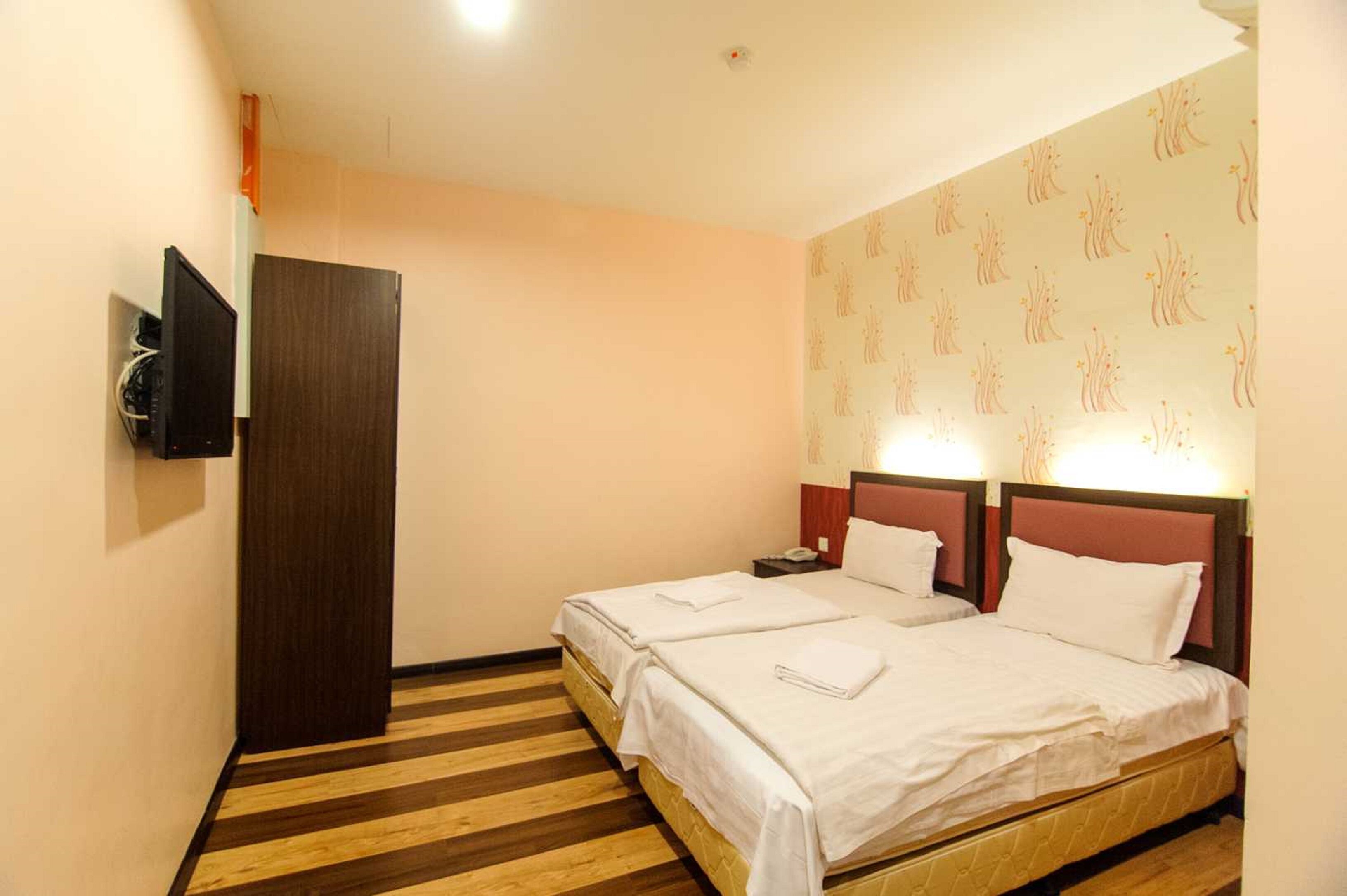 deluxe twin room | desk, blackout curtains, iron/ironing board, free wifi