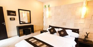 Villa, 4 Bedrooms (Deluxe) | 1 bedroom, in-room safe, rollaway beds, free WiFi