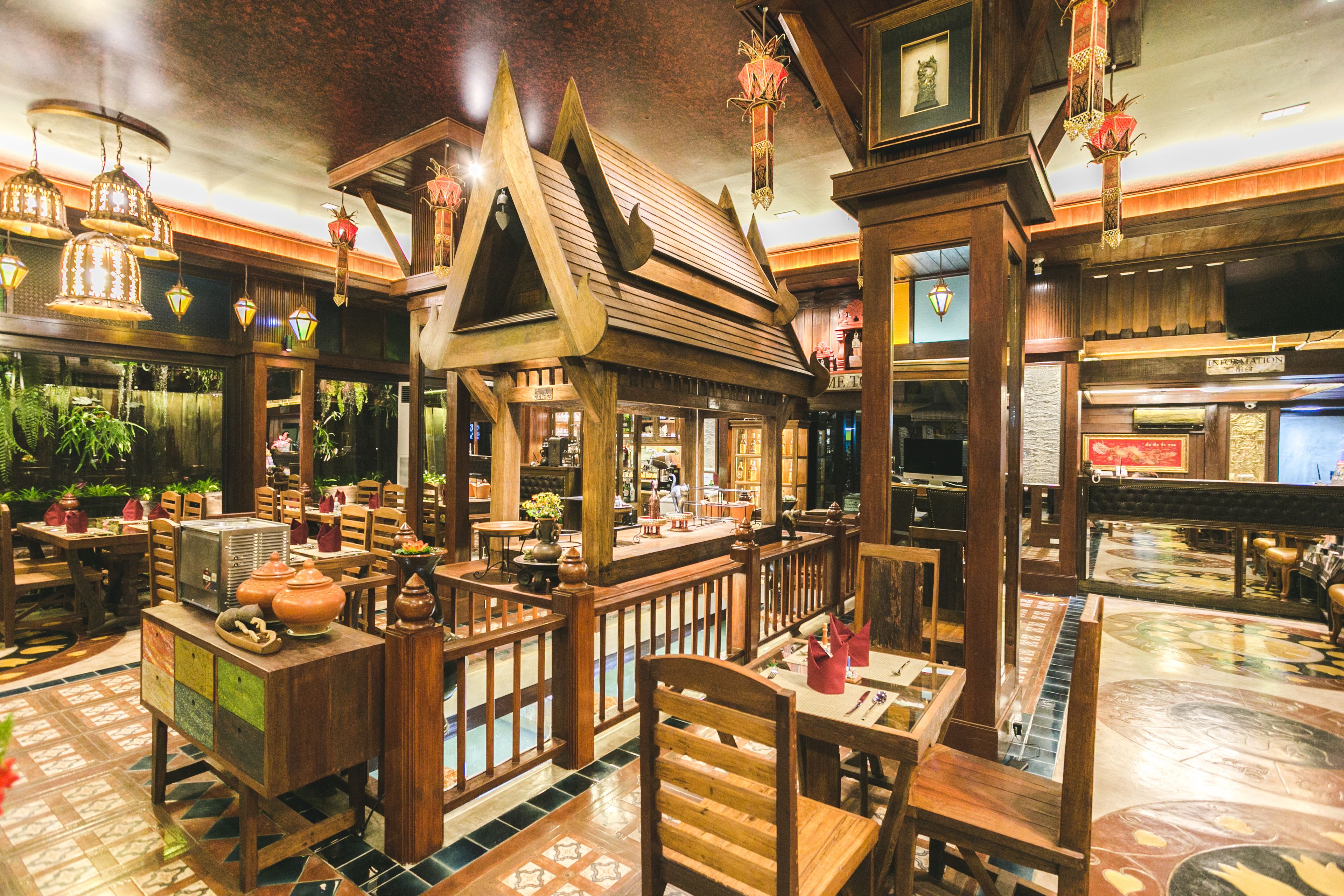 朝食、ランチ、ディナーに営業 (多国籍料理)