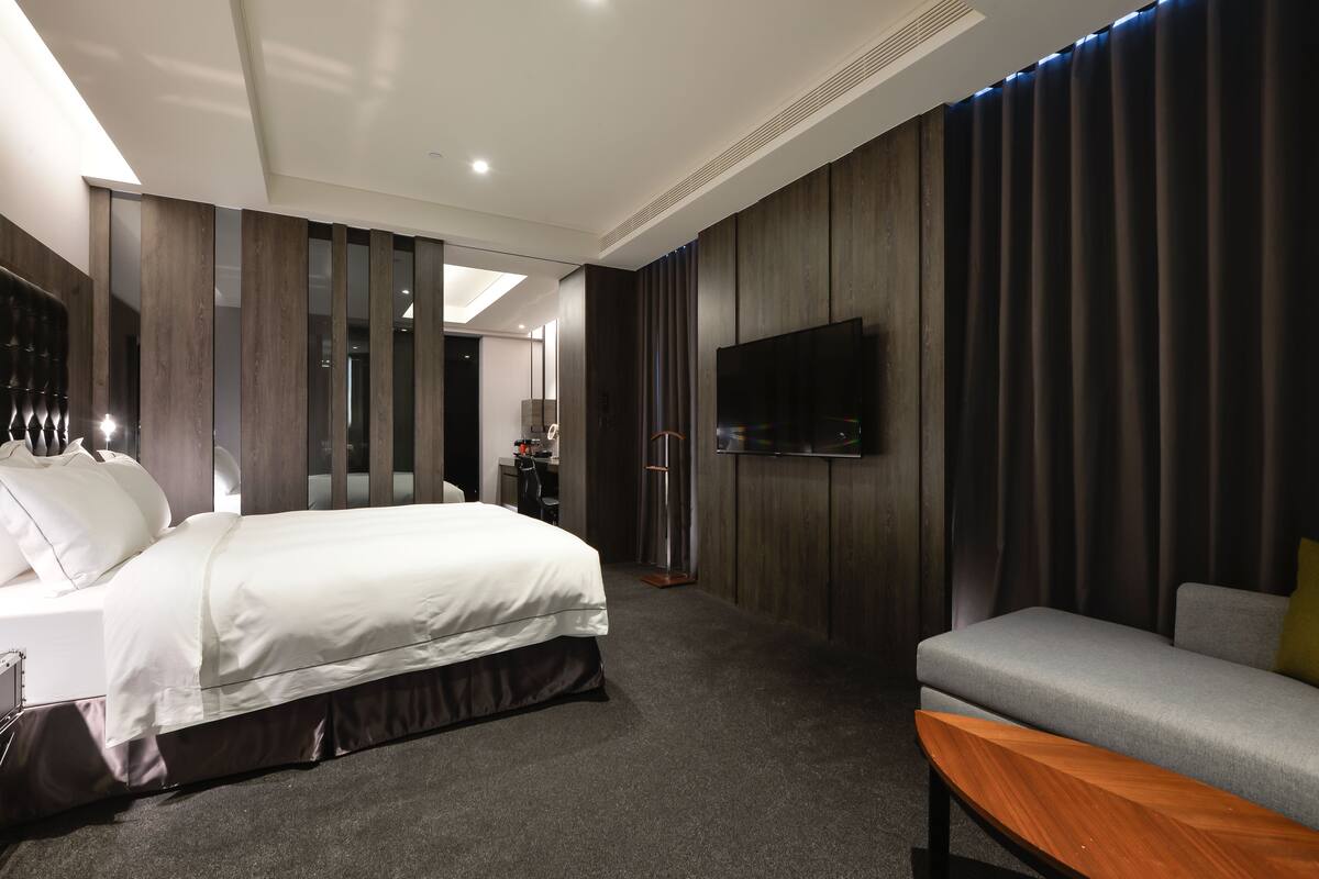 Phòng 4 Grand | Bộ đồ giường cao cấp, chăn bông, minibar với thức uống miễn phí
