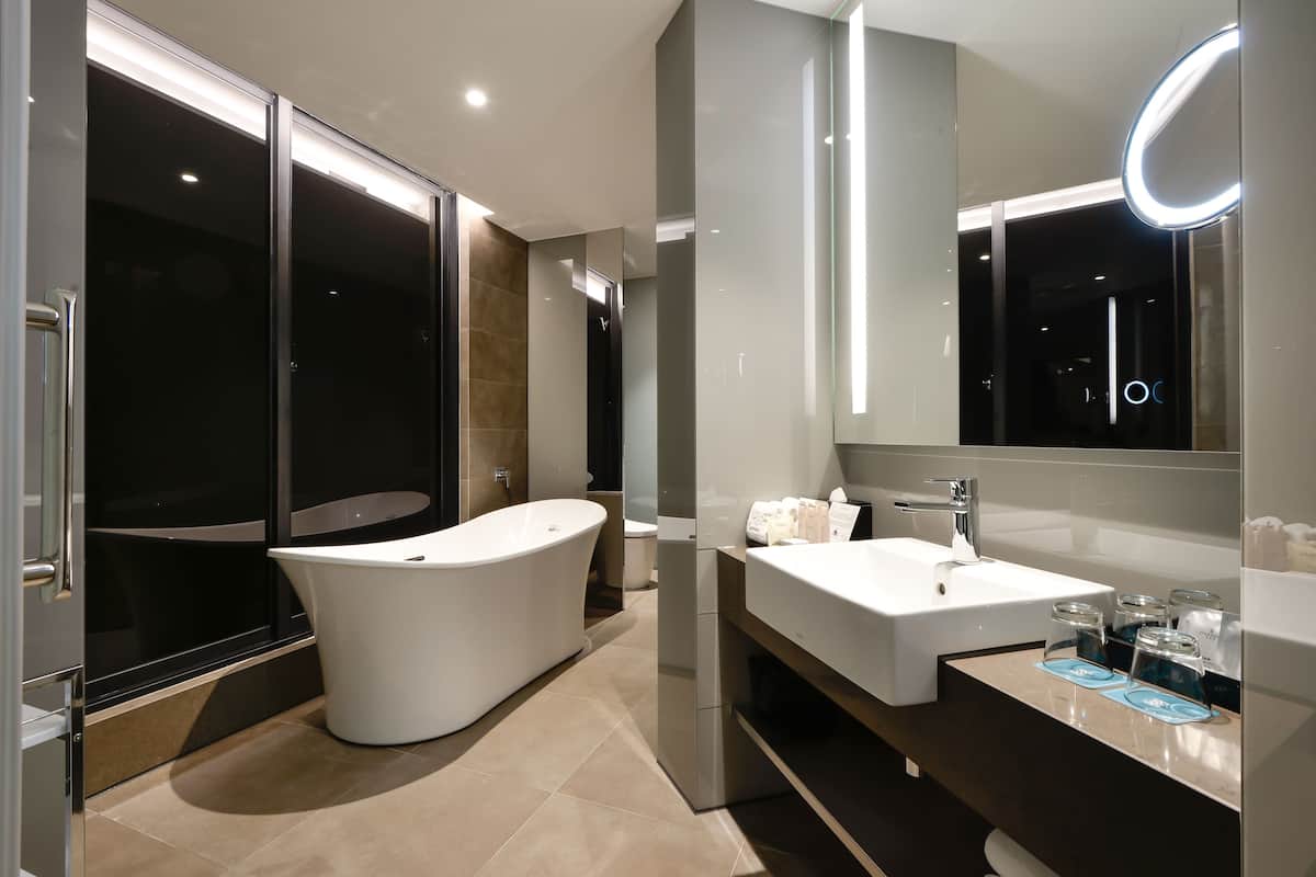 grand quadruple room | bathroom | separate bathtub and shower, jetted bath, rainfall showerhead