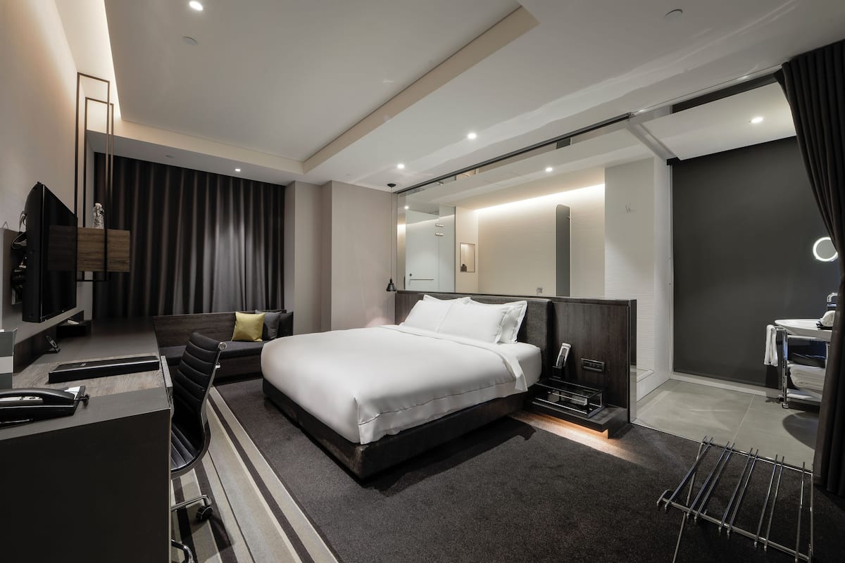 Phòng Suite Executive | Bộ đồ giường cao cấp, chăn bông, minibar với thức uống miễn phí