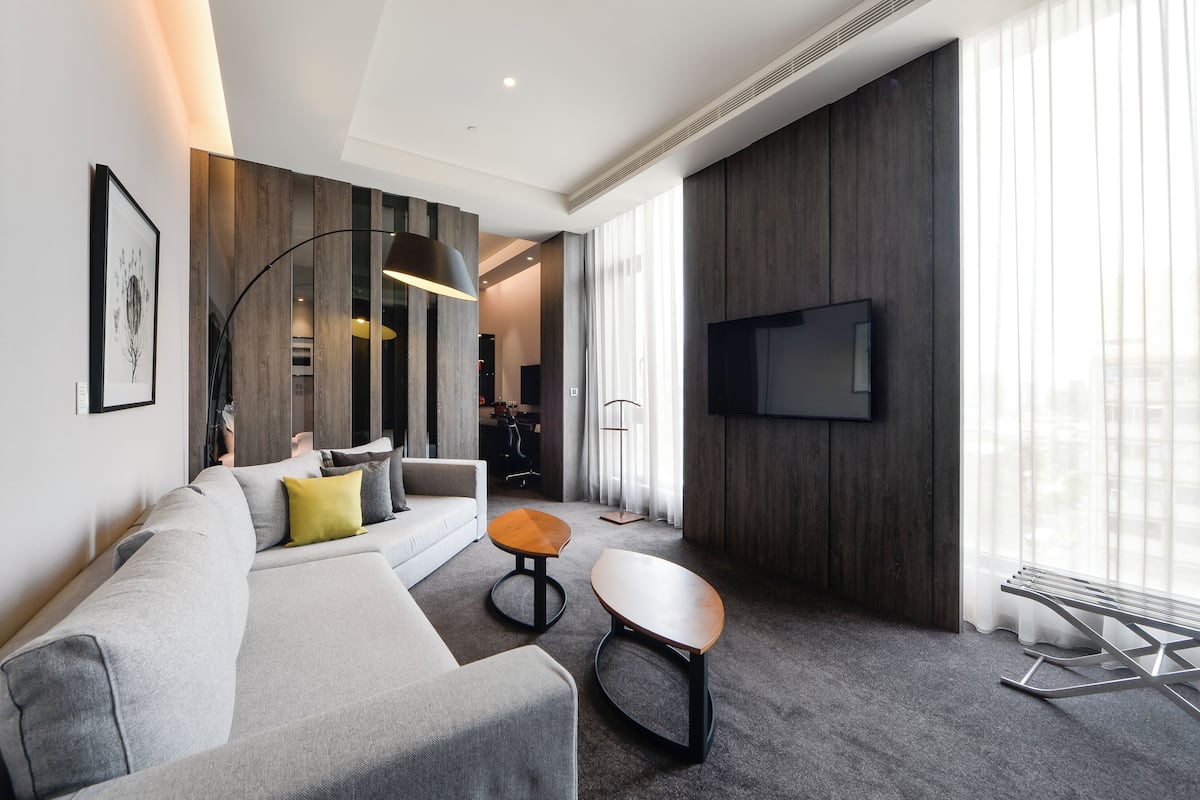 Phòng Suite Grand | Bộ đồ giường cao cấp, chăn bông, minibar với thức uống miễn phí