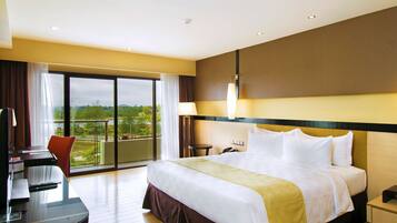 In-room safe, individually furnished, laptop workspace, soundproofing