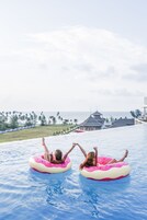 Outdoor pool, pool umbrellas, sun loungers