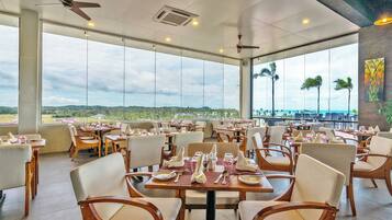 2 restaurants, breakfast, lunch, dinner served; international cuisine