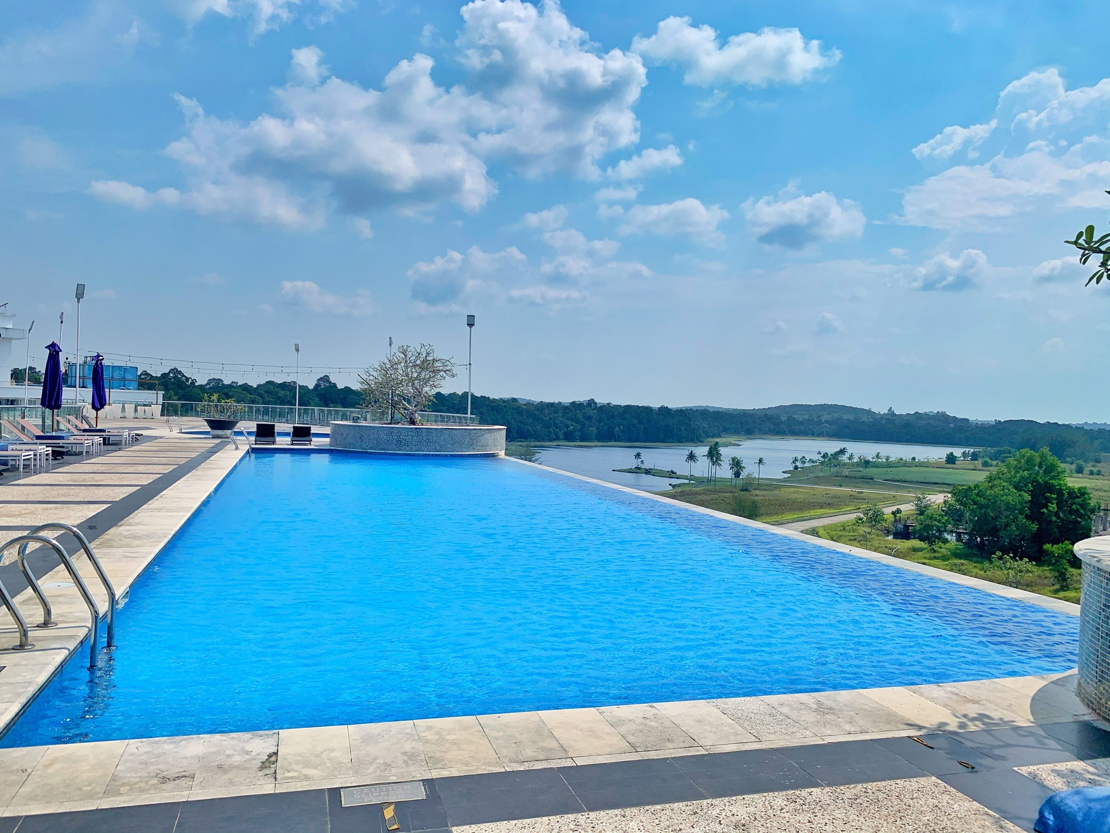 Outdoor pool, pool umbrellas, sun loungers