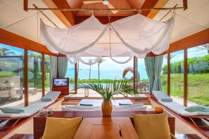 Vil·la, piscina privada, primera línia de platja (All Spa Inclusive) | Roba de llit d'alta qualitat, minibar i caixa forta a l'habitació 