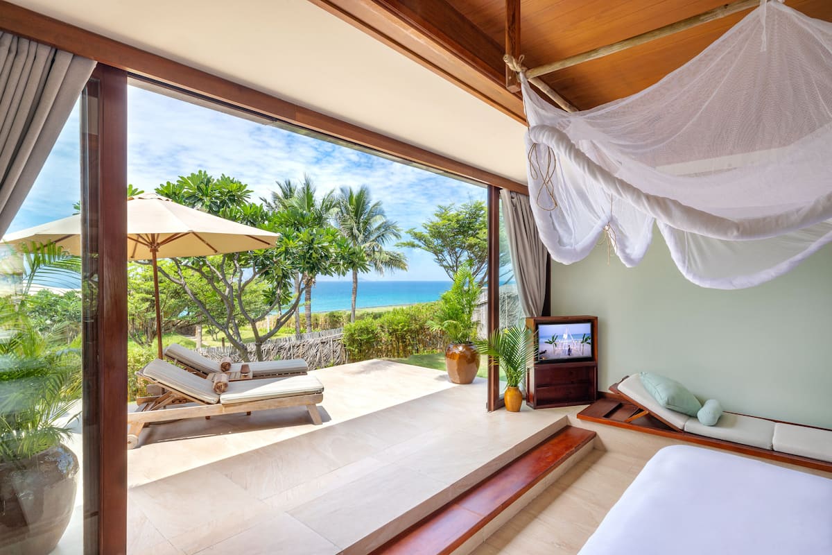 1 bedroom, premium bedding, minibar, in-room safe