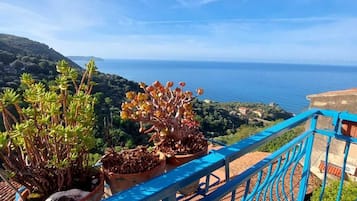 Tripla Premium, 1 camera da letto, vista mare, edificio separato | 1 camera, minibar, ferro/asse da stiro, lenzuola