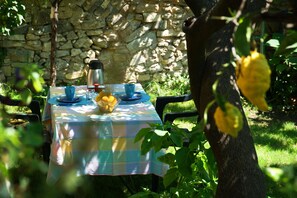 Daily local cuisine breakfast (EUR 9 per person) - La Casa sul Blu Albergo Diffuso (Pisciotta)
