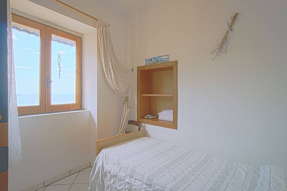 標準單人房, 海景, 附屬建築 | 迷你吧、熨斗/熨衣板、床單