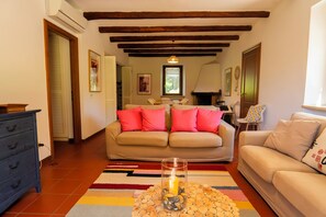 Comfort Apartment | Living area | Flat-screen TV - Agriturismo Pimpinnacolo (Monte Argentario)