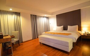 ห้องดีลักซ์, เตียงใหญ่ 1 เตียง | มินิบาร์, ตู้นิรภัยในห้องพัก, โต๊ะทำงาน, Wi-Fi ฟรี