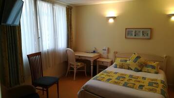 Bureau, chambres insonorisées, lits bébé (gratuits)