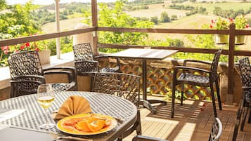 Lunch and dinner served, French cuisine