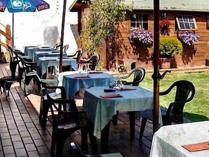 Lunch and dinner served, French cuisine