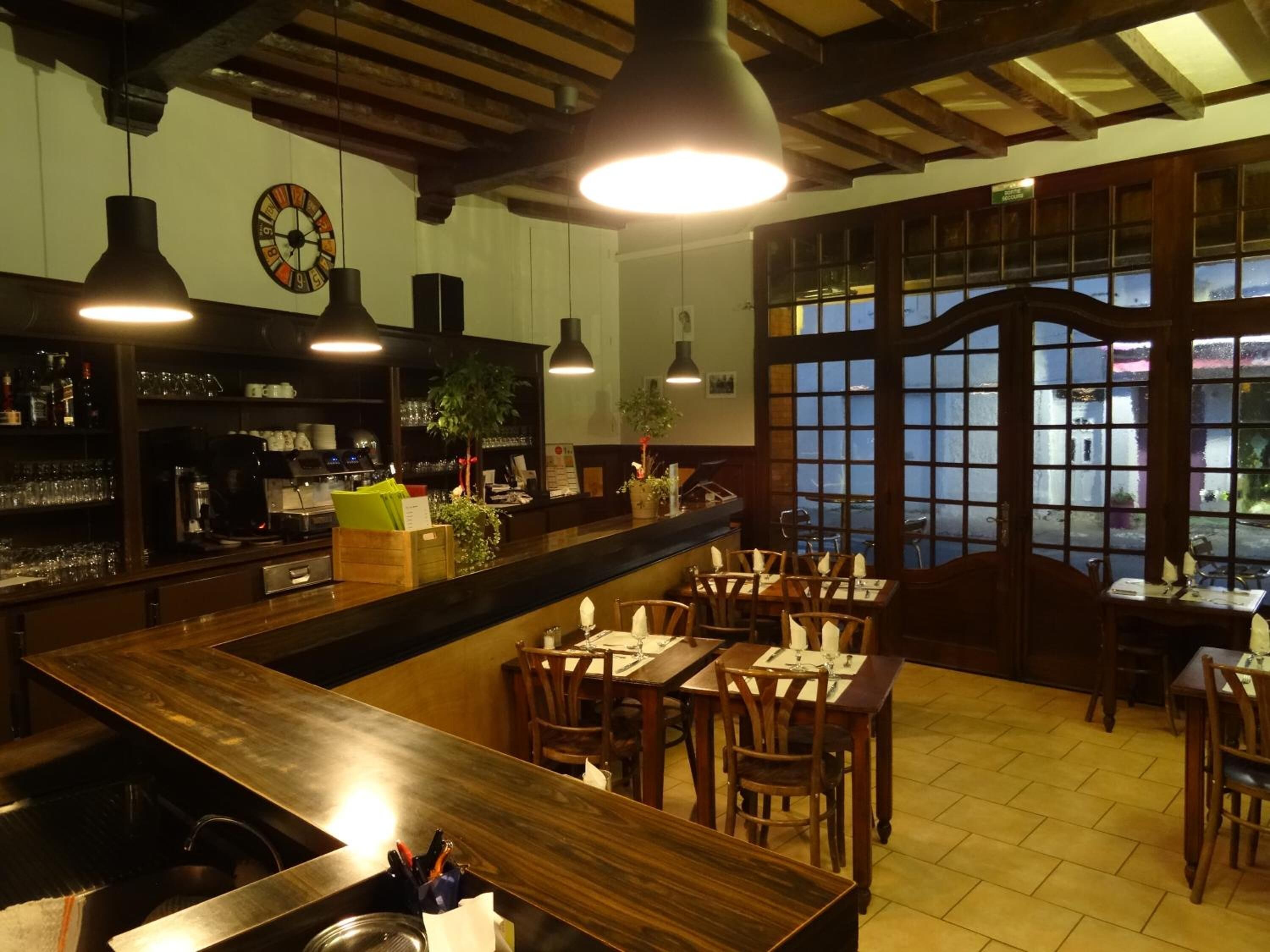 Se sirven desayunos, comidas, cenas y cocina francesa 