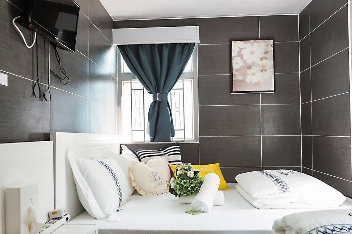 Premium bedding, in-room safe, free WiFi