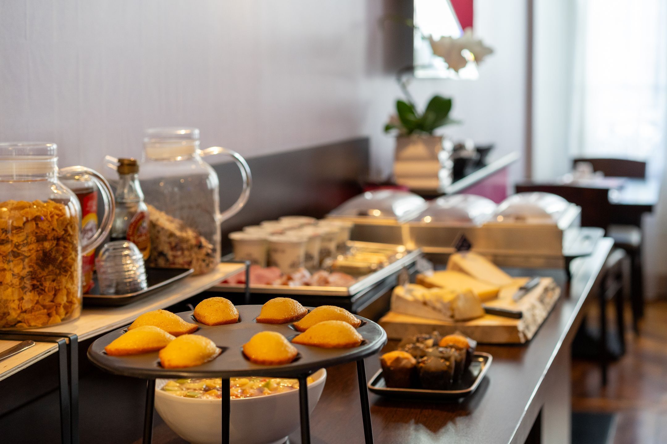 Päivittäinen buffetaamiainen (16 EUR per henkilö)