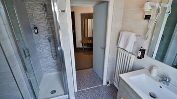 Family Room, Non Smoking, Private Bathroom | Bathroom | Shower, free toiletries, hair dryer, towels