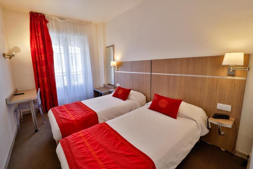 Premium bedding, desk, soundproofing, free WiFi