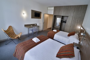 Perhehuone, tupakointi kielletty, oma kylpyhuone | Ylelliset vuodevaatteet, työpöytä, äänieristys, ilmainen Wi-Fi