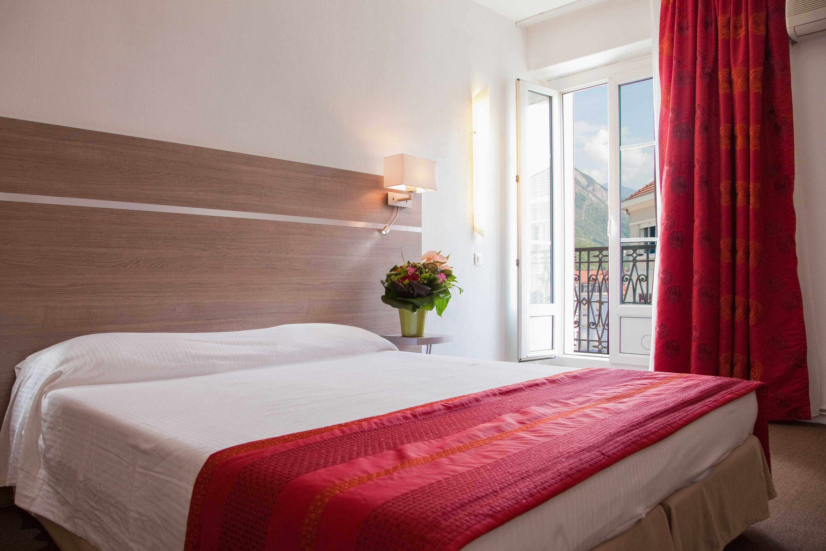 Standaard tweepersoonskamer, niet-roken, privébadkamer | Luxe beddengoed, een bureau, geluiddichte muren, gratis wifi