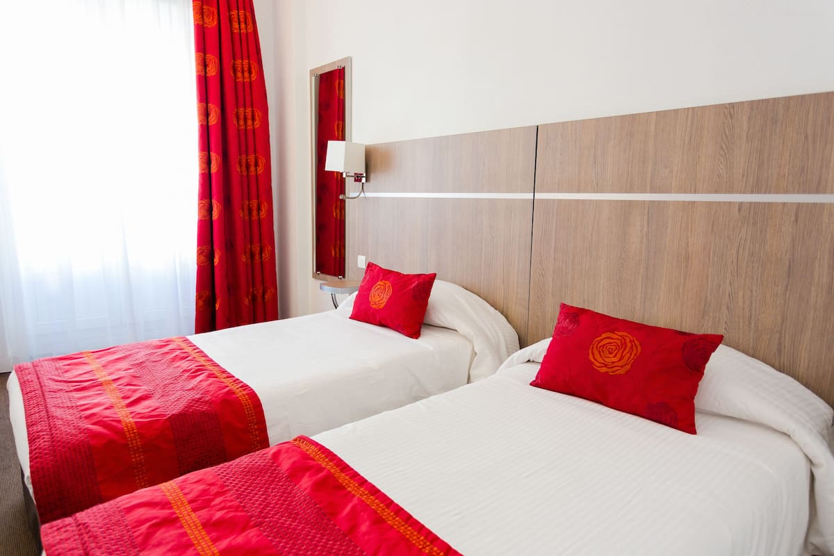 Twin Room, 2 Single Beds, Non Smoking, Private Bathroom | Premium bedding, desk, soundproofing, free WiFi